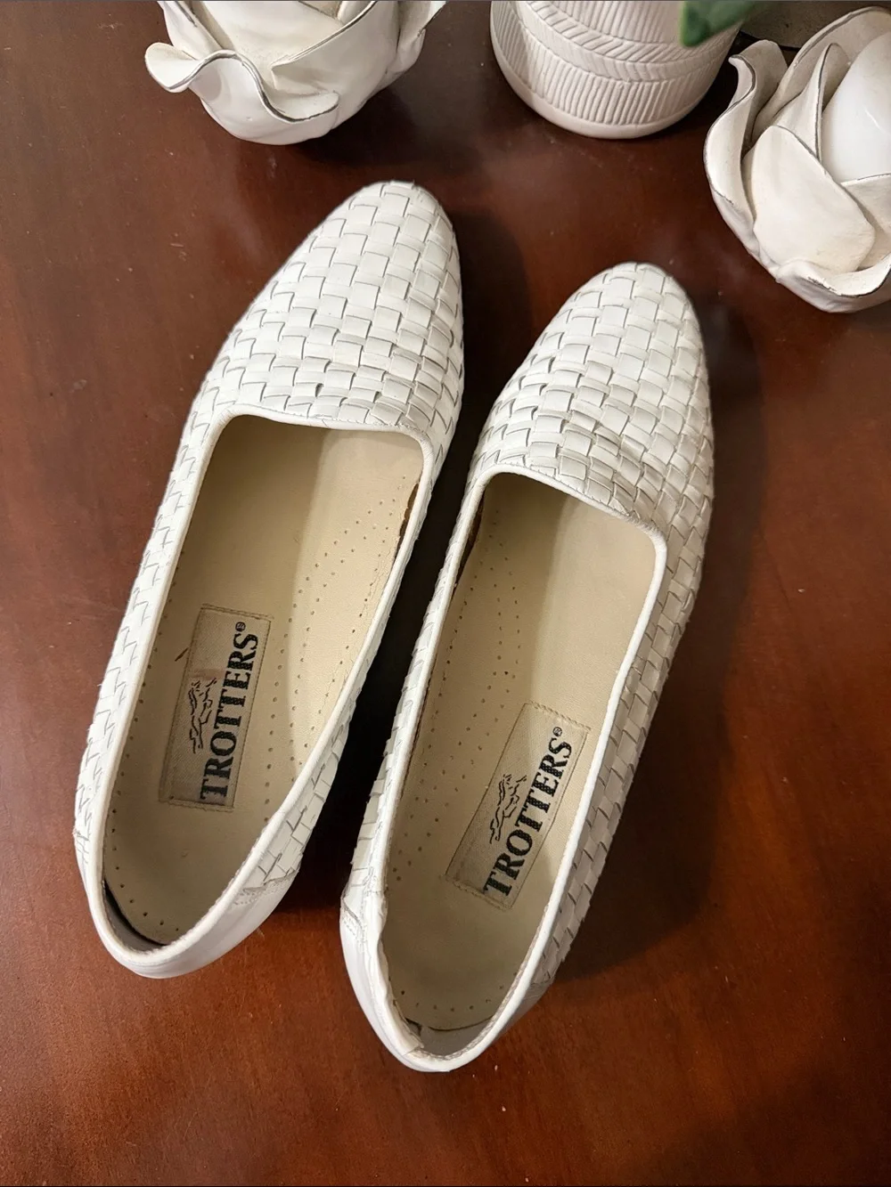 Trotters Size 7.5S (SLIM) Woven Leather Flats — Ivory White